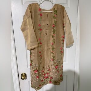 Elegant Floral Embroidered Kurta